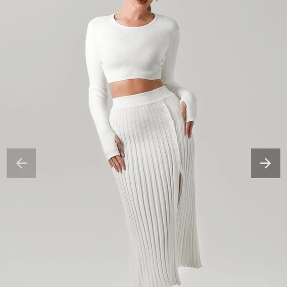 HIGH SLIT LONG SLEEVE PLEATED KNIT SWEATER AND SKIRT MATCHING SET - MILKY WHITE. - Picture 13 of 16